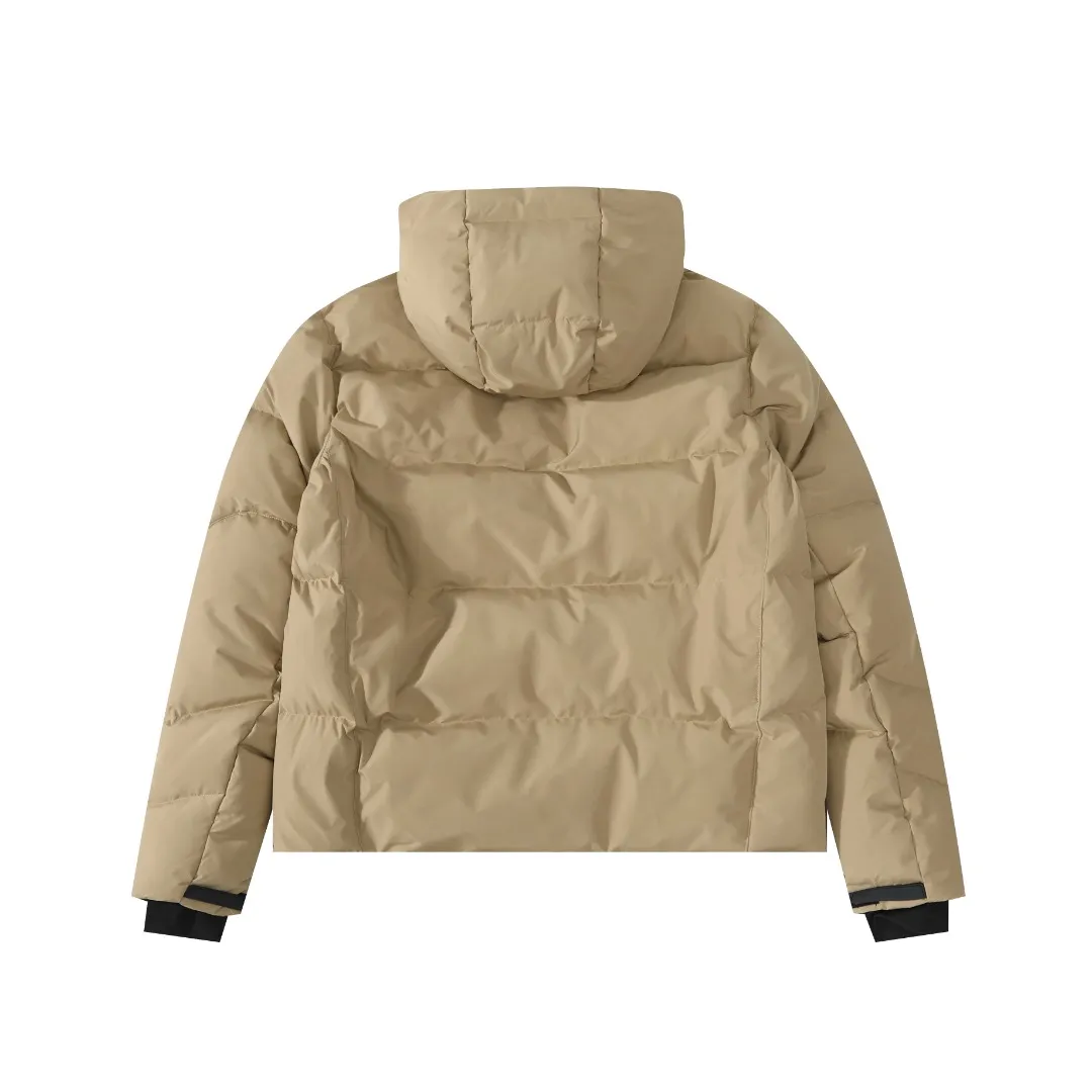 P680 #R58 Ralph Lauren/Ralph Lauren classic new down jacket jacket with detachable hood extra thick plush down jacket men's top "Thousands of stitches of electric embroidery, the logo is like a work of art" The imported Barudan embroidery machine is used to carve the classic polo logo with precision electric embroidery technology. Each letter is full and three-dimensional, with clear details, making it the "most expensive embroidered logo" on the down jacket, highlighting its extraordinary status. "75% national standard high-quality white duck down, light and heat-locking" is filled with 75% high-quality white duck down, which is light and pressure-free, but has excellent warmth retention. After compression, it can quickly rebound and become fluffy, say goodbye to bloat, embrace unburdened warmth, and face the cold winter without timidity. "Technical fabrics that protect against cold and wind and rain" · Long-lasting fluffy and non-stiffening, consistent thermal performance · 400T high-density gallbladder + pinhole retraction technology, completely say goodbye to velvet · Windproof and waterproof matte fabric with adjustable hem, easy to deal with bad weather "Five colors come together to interpret diverse styles" · White: pure first snow, fresh and versatile · Black: classic without limits, calm and atmospheric · Navy blue: low-key and elegant, suitable for both business and leisure · Sky blue: bright and healing, brightening up dull winter days · Khaki: retro and gentle, the first choice for urban wanderers "The details are authentic, the texture is everywhere" The original electroplated YK zipper is smooth and durable, the detachable hood can be worn multiple times, and the original hangtag and washable label ensure authentic quality. The same design for men and women makes it easy to control whether it is used as a couple's outfit or to create personal style, making it an indispensable fashion equipment this winter.  Color: Black, Navy, Khaki, White, Sky Blue Size: S M L